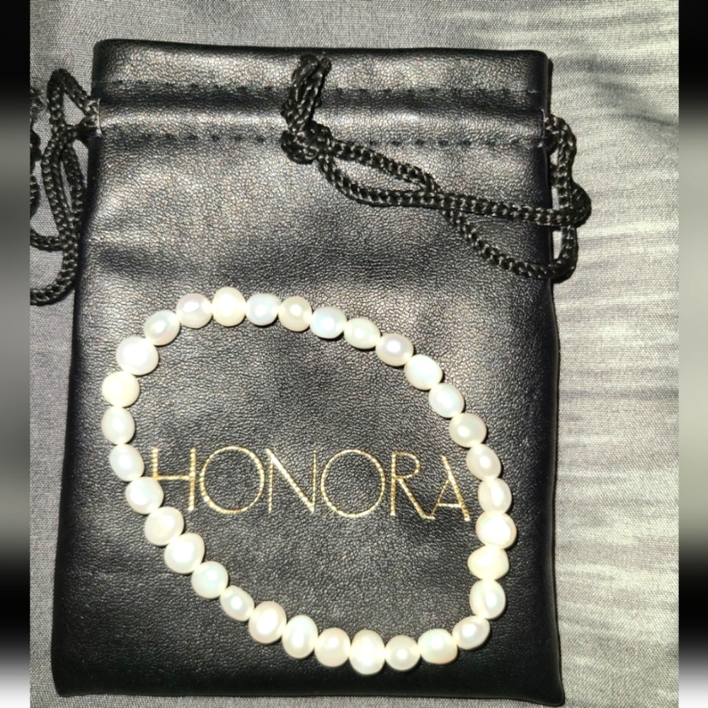 Pearl bracelet
